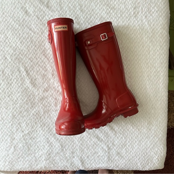 Hunter Big Kids Original Gloss Rain Boots, Military Red, size US 5, EU 37 - Picture 2 of 10